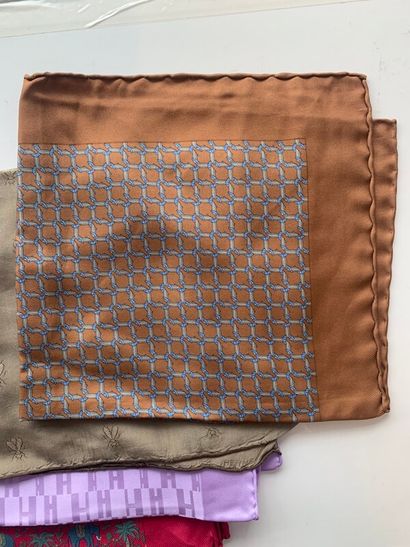 HERMES

Lot de 6 pochettes en soie