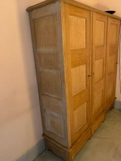 Armoire and bedside in oak ceruse .

Work...