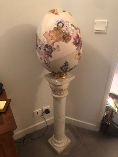 Lampe en papier peint en forme d'oeuf à décor...