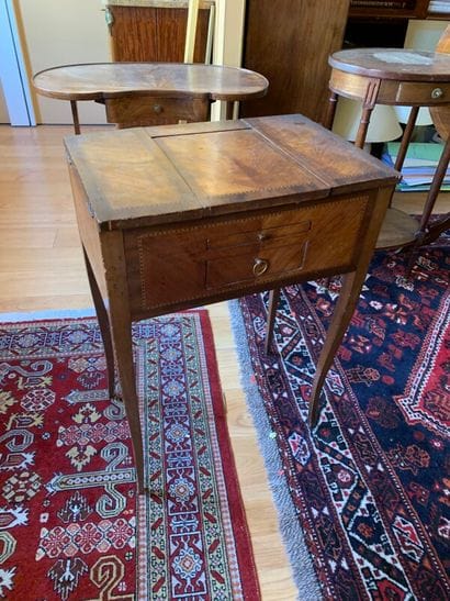 Lot: a tripod pedestal table with tilting...