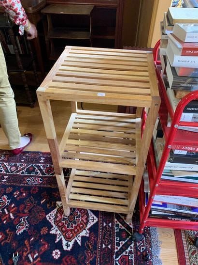 Lot: game table (accidents), small shelves...