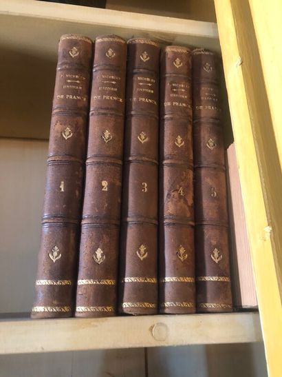Ensemble de livres reliés