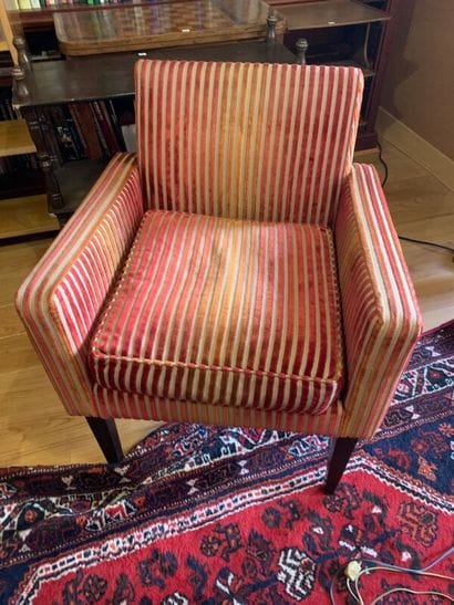 Lot: 3 chairs in stained wood (accidents);...