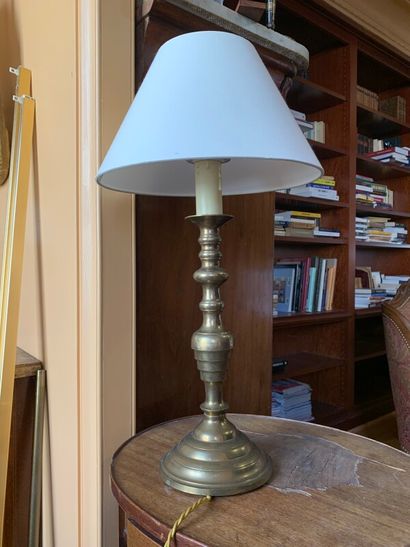 Lot: oil lamp, gilded brass lamp and glass...