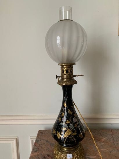 Oil lamp with polychrome enamelled foliage...