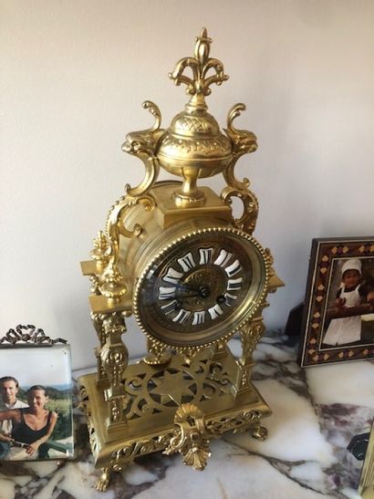 Mantelpiece clock in bronze, the enamelled...