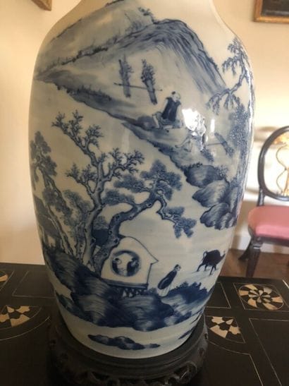 Large blue and white porcelain vase.

Asia

Mounted...