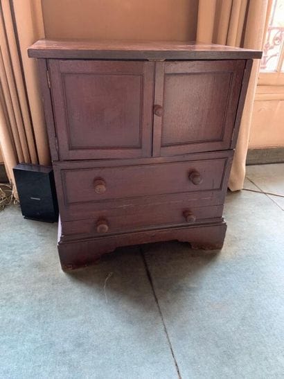 Small bar in mahogany stained wood, opening...