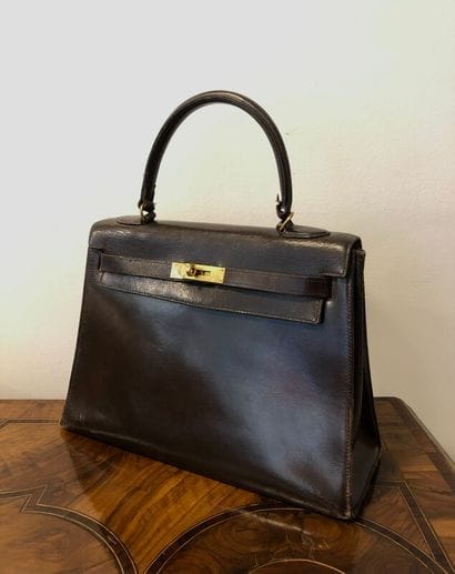 HERMES Paris

Kelly 32 bag in brown box,...