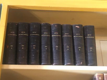 Ensemble de livres reliés