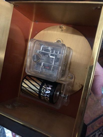 Small HERMES clock (battery operated)

H....