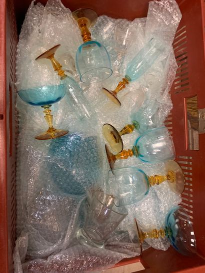 MANETTE - Partie de service de verres et...
