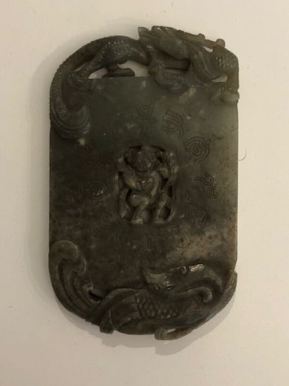 Plaque en jade ou jadéite verte.

Décor d'une...