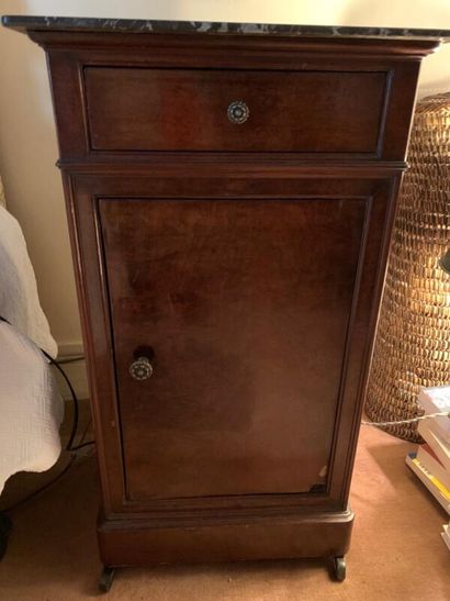 Mahogany veneer bedside table, opening to...