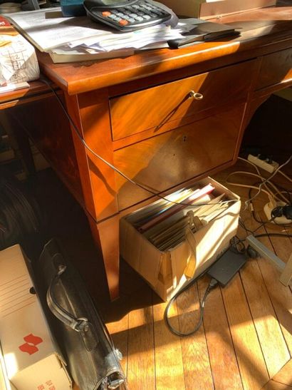 Office furniture in varnished wood cherry...
