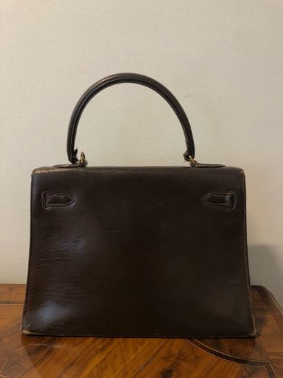 HERMES Paris

Kelly 32 bag in brown box,...