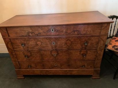 Chest of drawers in burr walnut veneer, opening...
