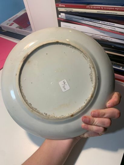 CHINE CANTON - Assiette en porcelaine