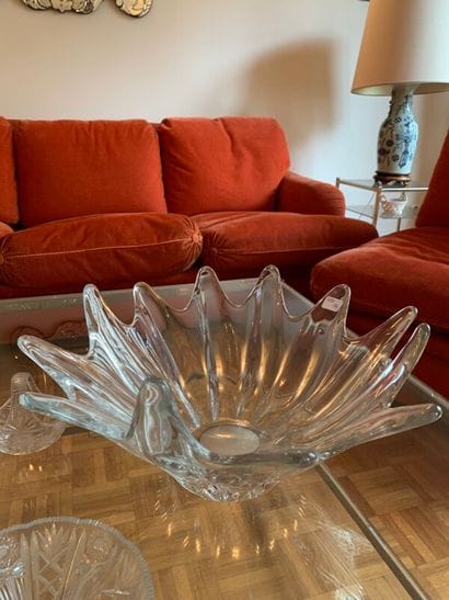 DAUM in Nancy: crystal cup with moved polylobed...