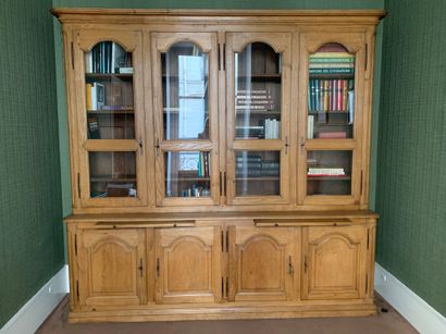 Importante bibliothèque en chêne mouluré...