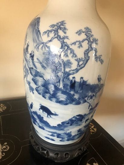 Large blue and white porcelain vase.

Asia

Mounted...