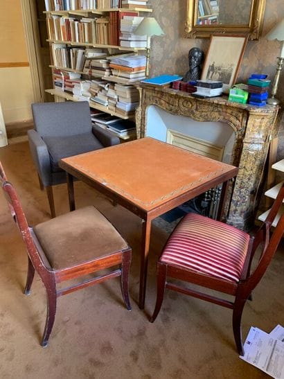Lot: 3 chairs in stained wood (accidents);...