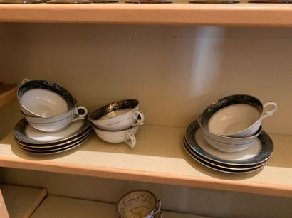 MANETTE - Partie de service de verres et...