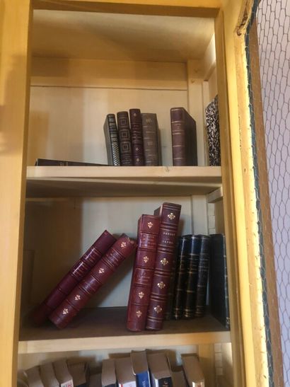 Ensemble de livres reliés