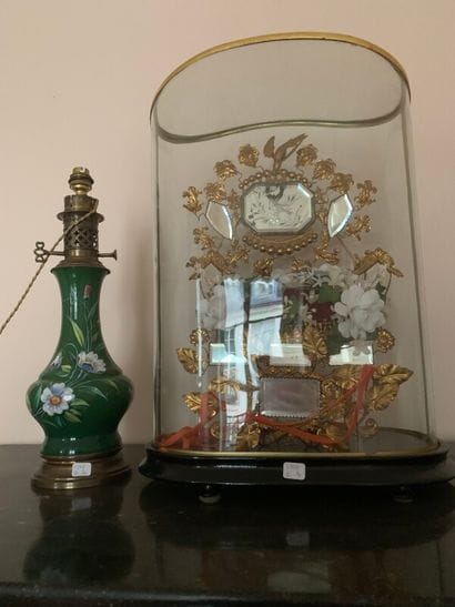Oil lamp in green porcelain with floral decoration...