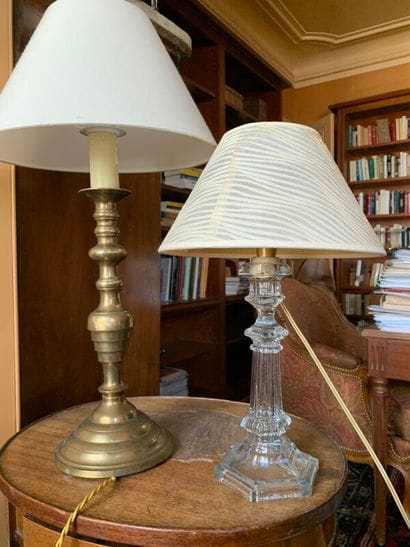 Lot: oil lamp, gilded brass lamp and glass...