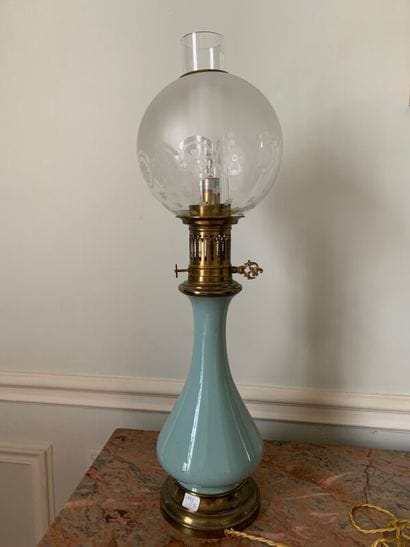 Oil lamp in celadon porcelain

Height: 38...