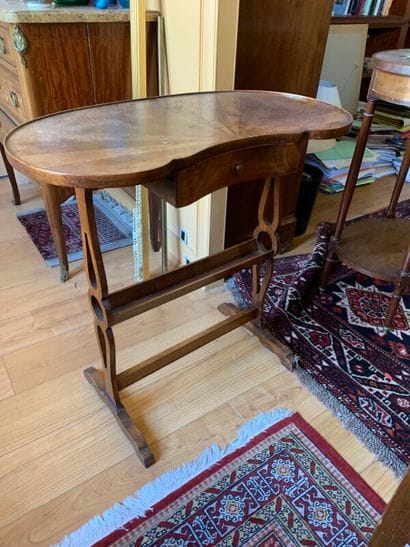 Lot: a tripod pedestal table with tilting...