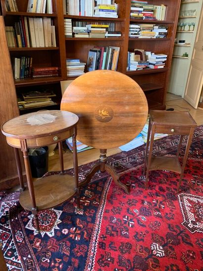 Lot: a tripod pedestal table with tilting...