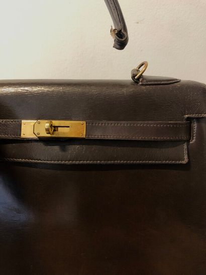 HERMES Paris

Kelly 32 bag in brown box,...