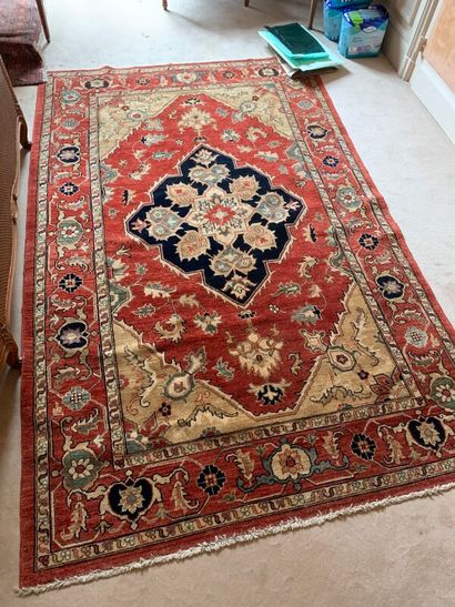 
Lot de cinq tapis d'Orient en état d'us...