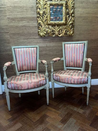 2 fauteuils en bois peint crème Directoi...