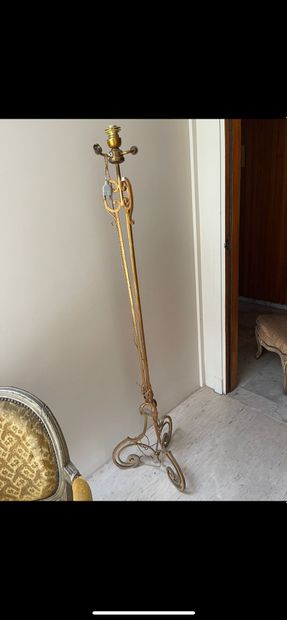 
Lampadaire art déco en fer forgé 
