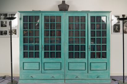 Paire de bibliothèques en bois peint bleu...