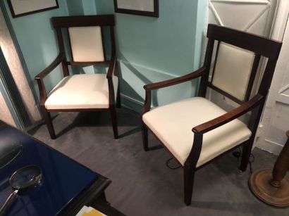 Série de 6 fauteuils en acajou.
H. 94 - L....