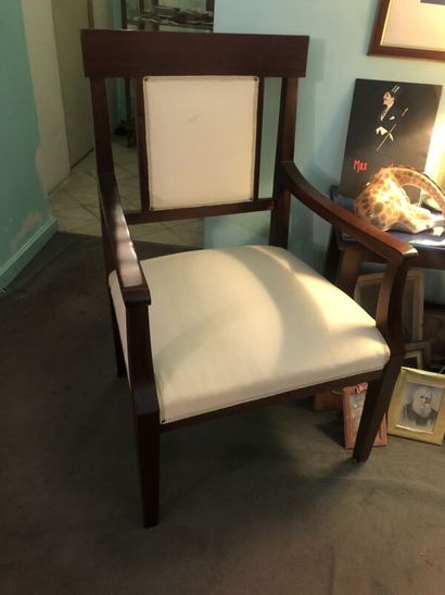 Série de 6 fauteuils en acajou.
H. 94 - L....