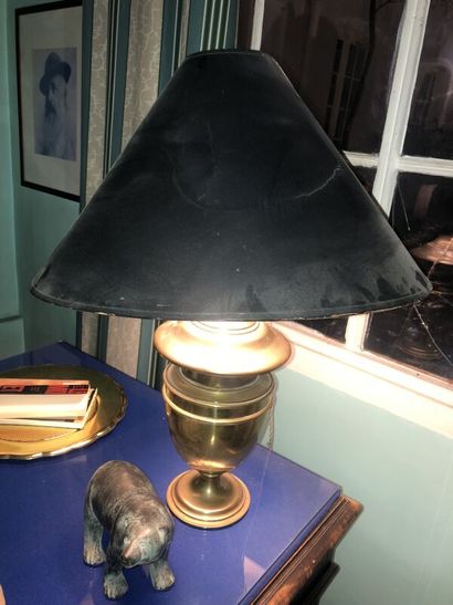 Pied de lampe en cuivre.
Hauteur : 31 cm

Provenance...