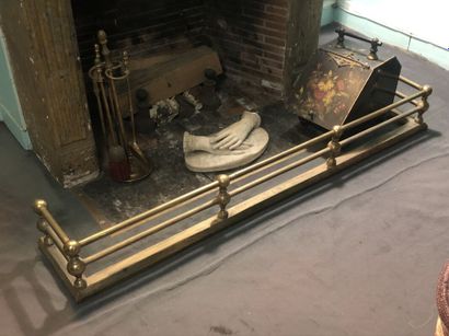 Grande barre de cheminée en cuivre.
H. 20...
