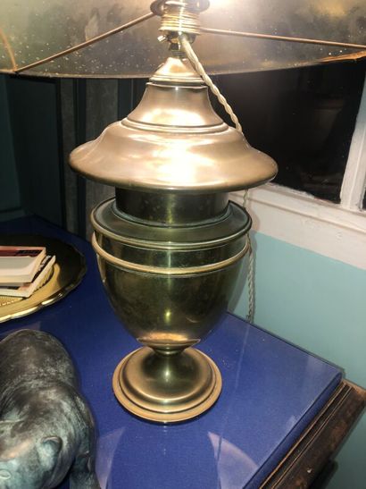 Pied de lampe en cuivre.
Hauteur : 31 cm

Provenance...