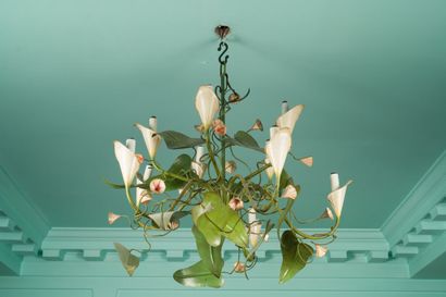 Lustre en tôle peinte à 10 bras de lumière....