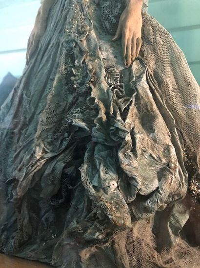 *Statuette en papier maché représentant Maria...