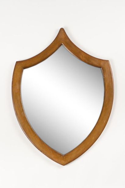 Miroir de forme écusson en bois naturel....