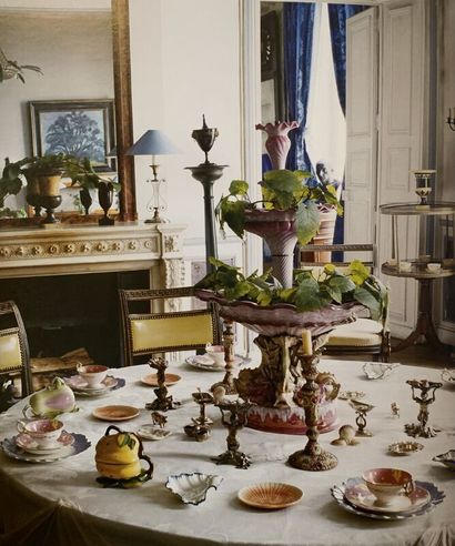 Vase médicis en céramique peinte jaune et...