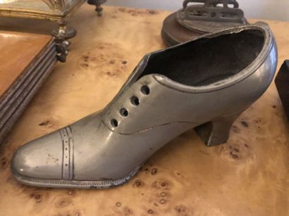 Lot :
- Un petit éléphant en régule 