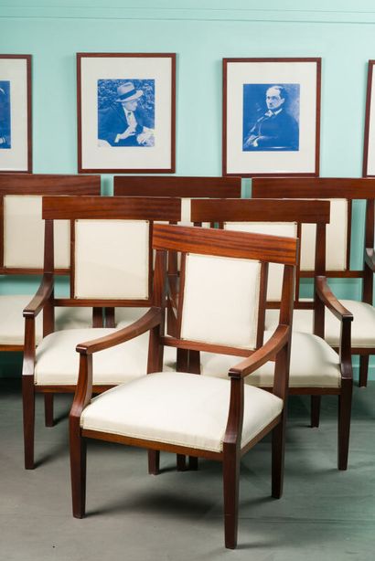 Série de 6 fauteuils en acajou.
H. 94 - L....