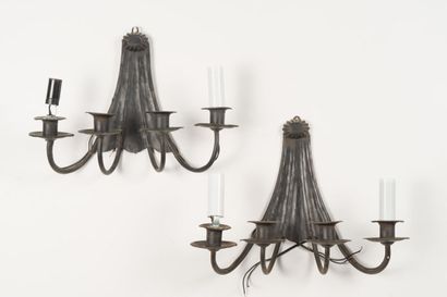 Paire d'appliques en tôle à 4 bras de lumières....